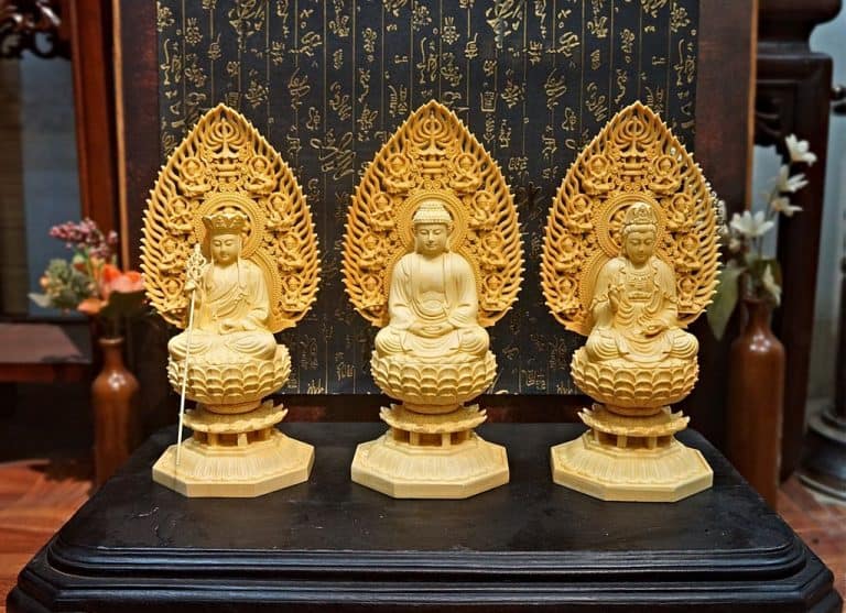Tìm hiểu ý nghĩa tượng Tam Thế Phật và cách thờ tại gia