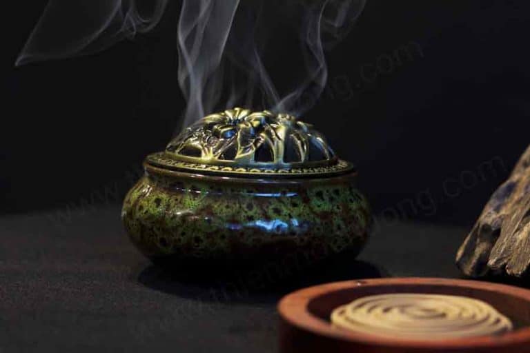 Vì sao trầm hương đắt xắt ra miếng không phải ai cũng mua được?